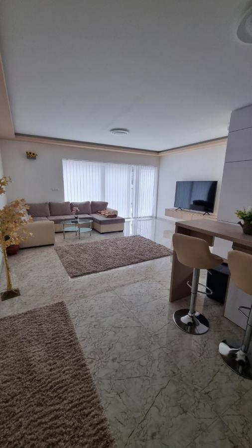 Apartament Sarkcsillag Teljes Csaladihaz- Star Complete Family House Segedyn Zewnętrze zdjęcie