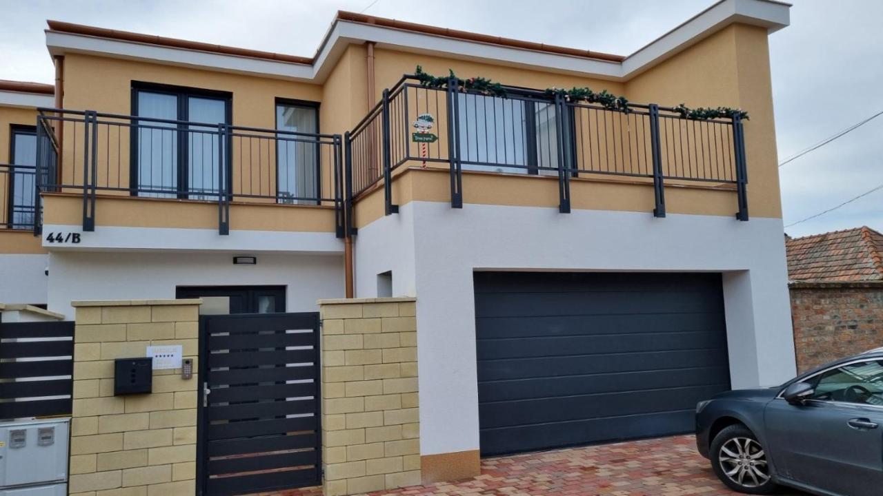 Apartament Sarkcsillag Teljes Csaladihaz- Star Complete Family House Segedyn Zewnętrze zdjęcie