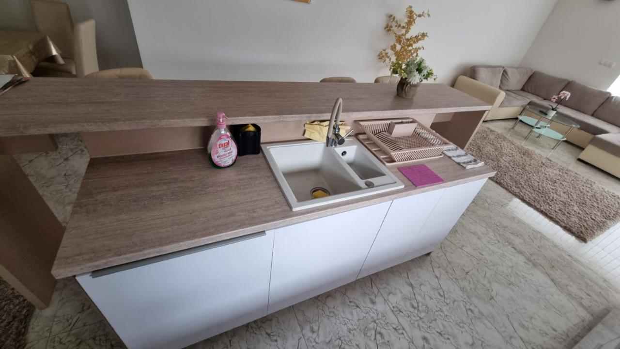Apartament Sarkcsillag Teljes Csaladihaz- Star Complete Family House Segedyn Zewnętrze zdjęcie