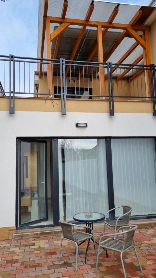 Apartament Sarkcsillag Teljes Csaladihaz- Star Complete Family House Segedyn Zewnętrze zdjęcie