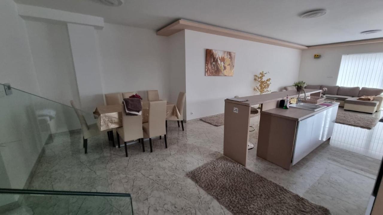 Apartament Sarkcsillag Teljes Csaladihaz- Star Complete Family House Segedyn Zewnętrze zdjęcie