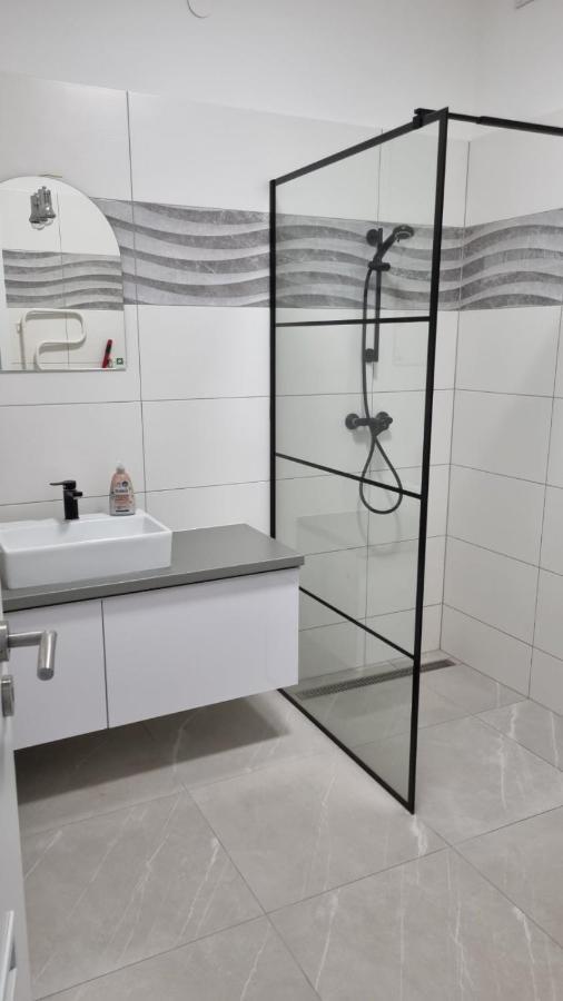 Apartament Sarkcsillag Teljes Csaladihaz- Star Complete Family House Segedyn Zewnętrze zdjęcie