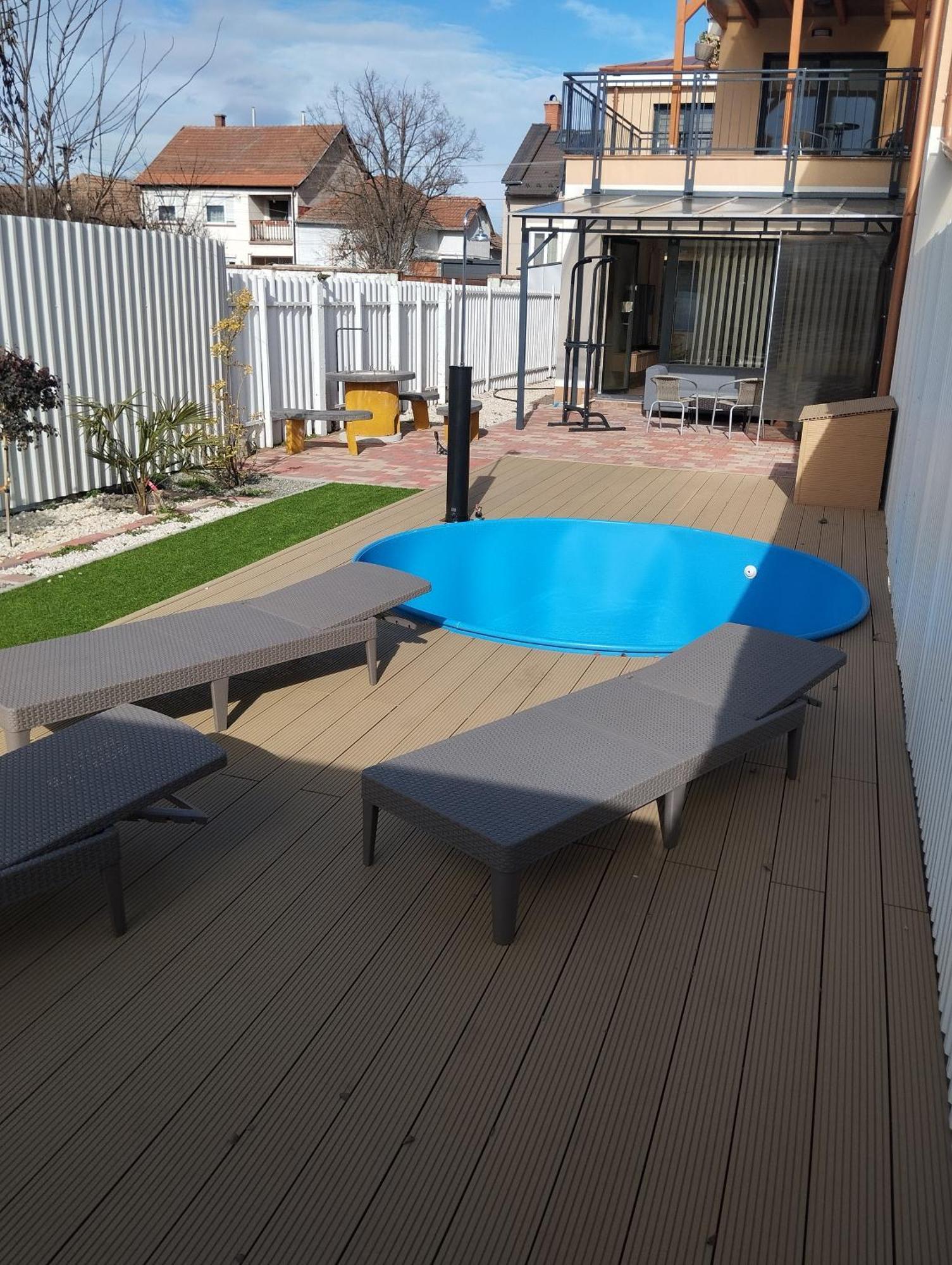 Apartament Sarkcsillag Teljes Csaladihaz- Star Complete Family House Segedyn Zewnętrze zdjęcie